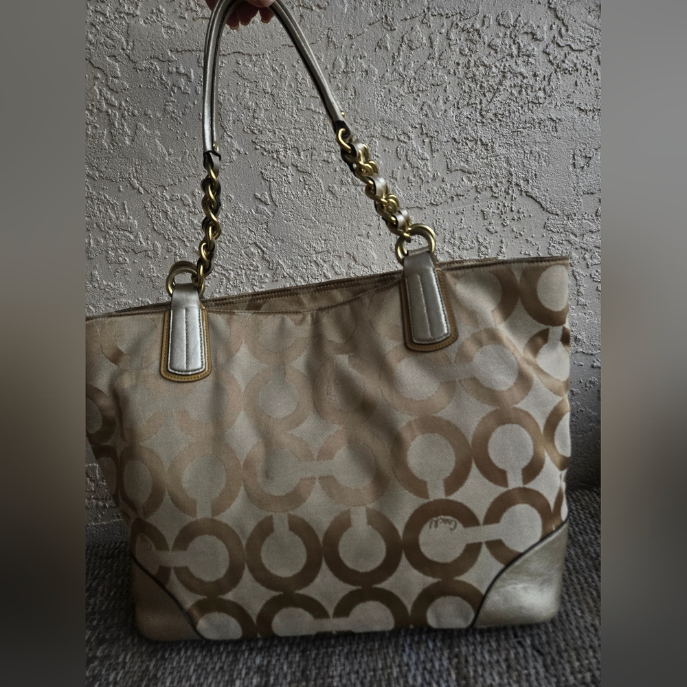 2010 Coach Colette Tote - Picture 3 of 9